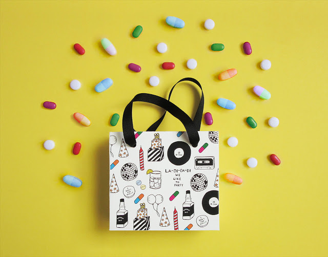 ถุงกระดาษคืออะไร ทำไมถึงต้องเลือกใช้ถุงกระดาษ - Thaiprintshop La Di Da Di 05 - Thaiprintshop