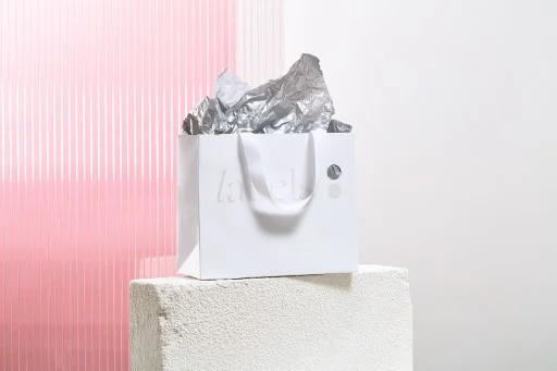 5 เทคนิคการออกแบบถุงกระดาษให้สวยงาม - Thaiprintshop Credit:packagingoftheworld Creative Agency: M — N Associates